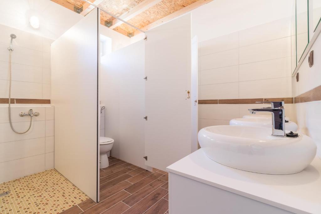 Koupelna v ubytování Hostel Antique