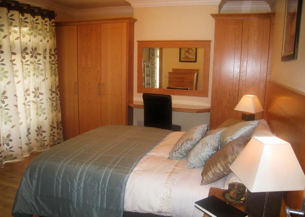 Кровать или кровати в номере Achill House