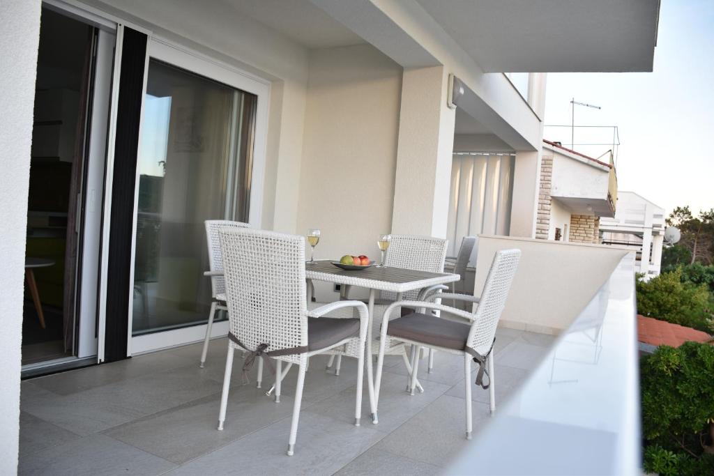 Balkon lub taras w obiekcie Beachfront Apartments - Villa Vita