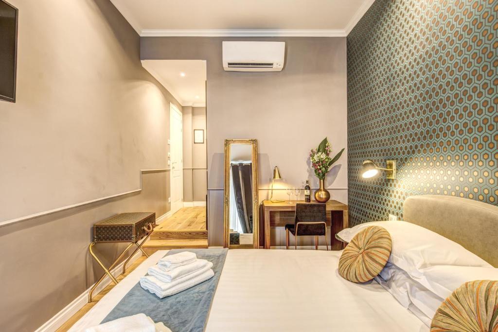 Postel nebo postele na pokoji v ubytování Charme Spagna Boutique Hotel