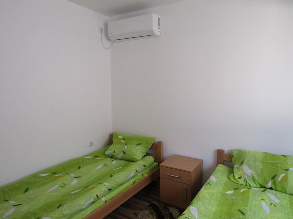 Postel nebo postele na pokoji v ubytování Apartment and rooms Konak