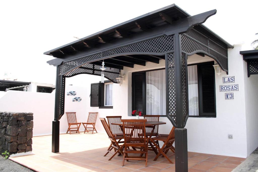 Patio alebo iná vonkajšia časť ubytovania CASA LAS ROSAS by Buenavilla