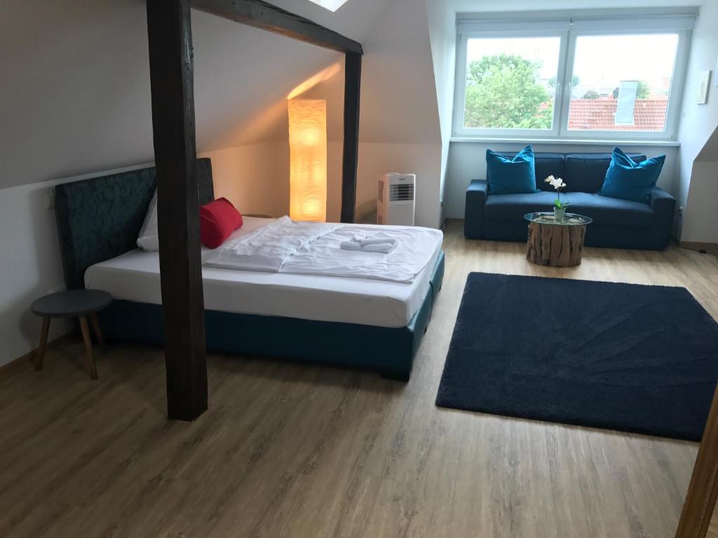 Postel nebo postele na pokoji v ubytování Hotel Heddernheimer Hof
