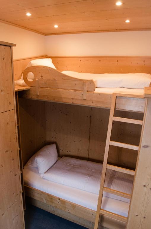 Postel nebo postele na pokoji v ubytování Alpin Panoramahotel Lärchenhof