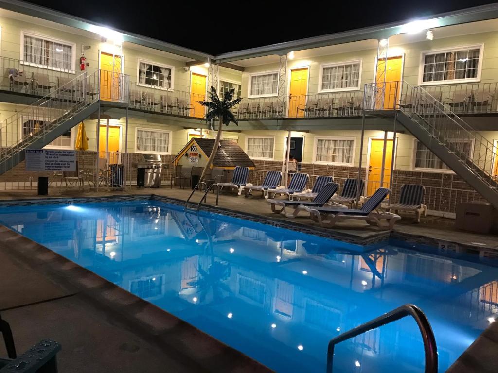 Bazén v ubytování Sunrise Inn nebo v jeho okolí