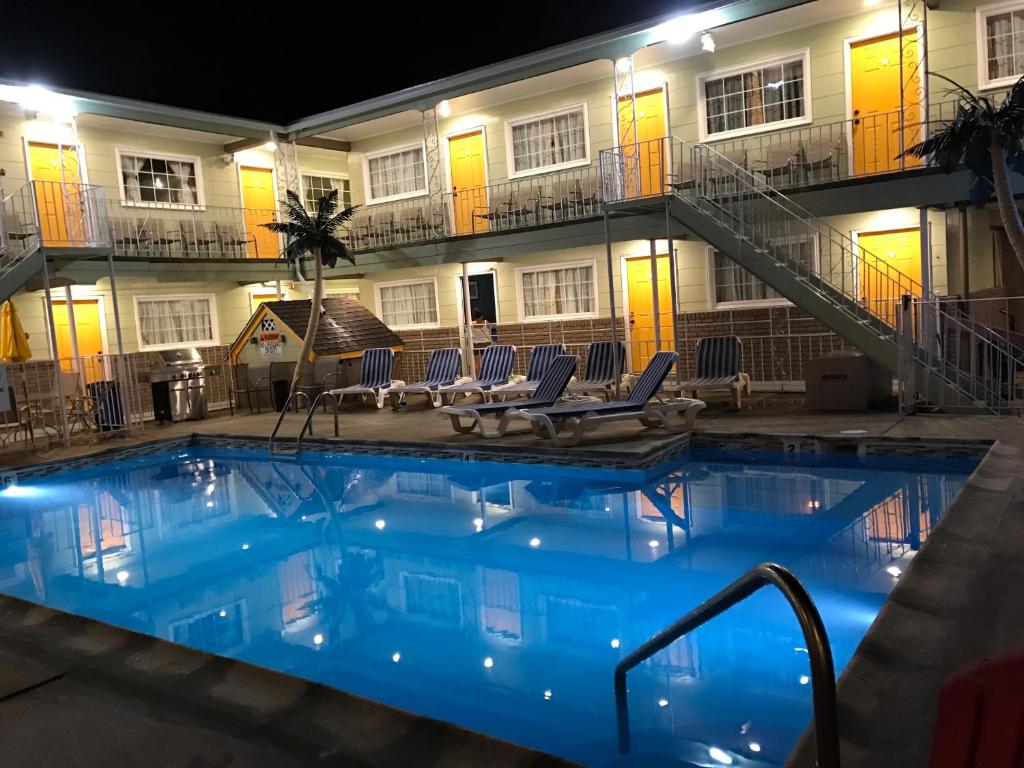 Bazén v ubytování Sunrise Inn nebo v jeho okolí