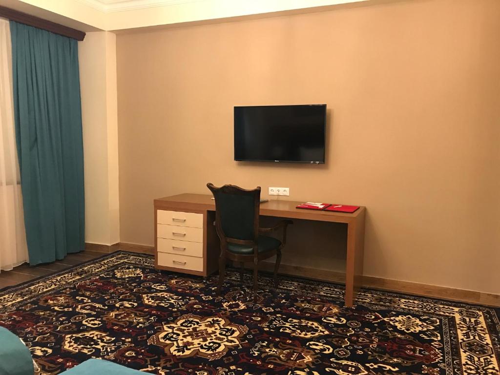 TV a/nebo společenská místnost v ubytování Hotel Plaza Viktoria
