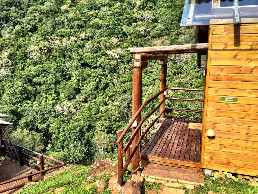  Cachoeira dos Borges Cabanas e Parque