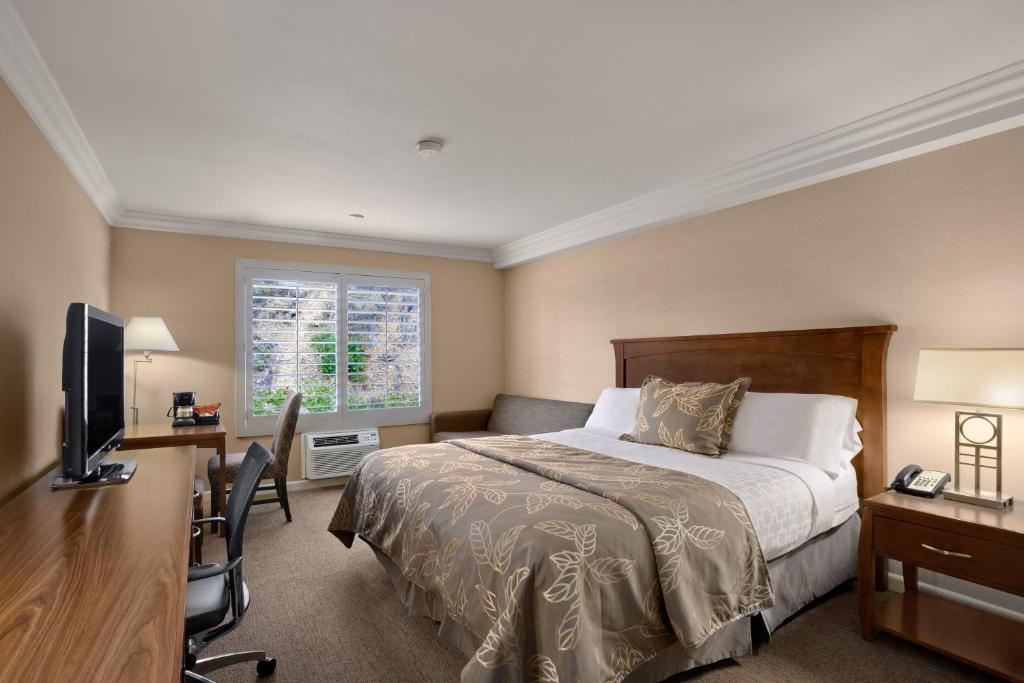 Days Inn by Wyndham San Diego Hotel Circle - Quarto King Premier - Não Fumador