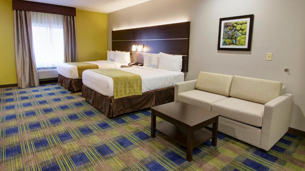 Postel nebo postele na pokoji v ubytování Days Inn & Suites by Wyndham Port Arthur
