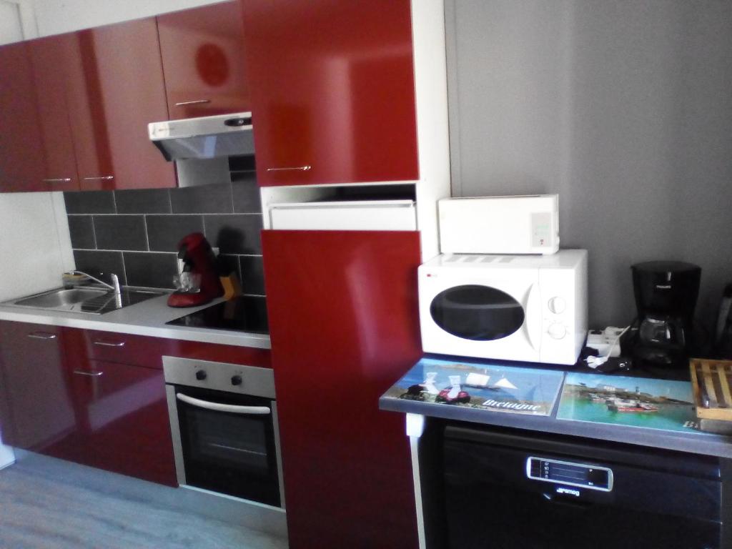 Kuchyň nebo kuchyňský kout v ubytování Appartement Résidence les Acacias