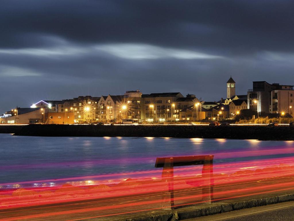 Nespecifikovaný výhled na destinaci Galway nebo výhled na město při pohledu z hotelu