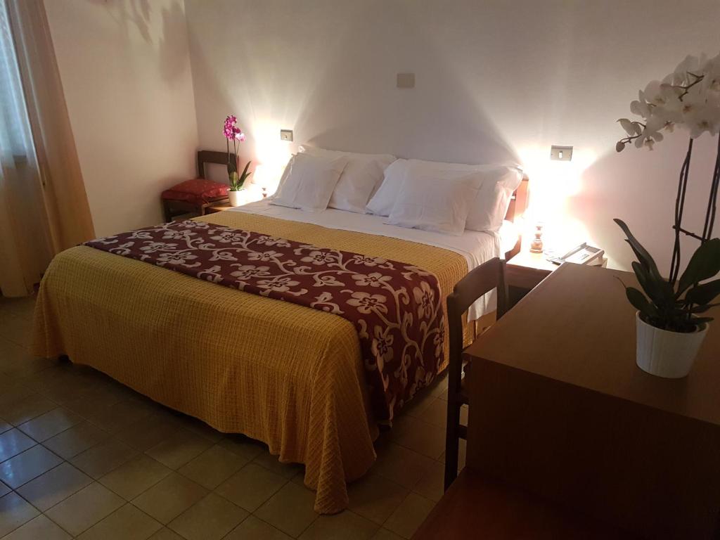 Albergo Smeraldo - Habitación Doble Con Baño Compartido