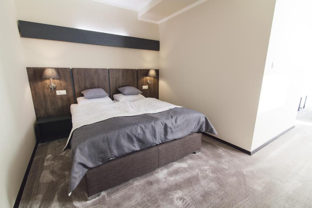 Postel nebo postele na pokoji v ubytování Zinedine Sport-Hotel
