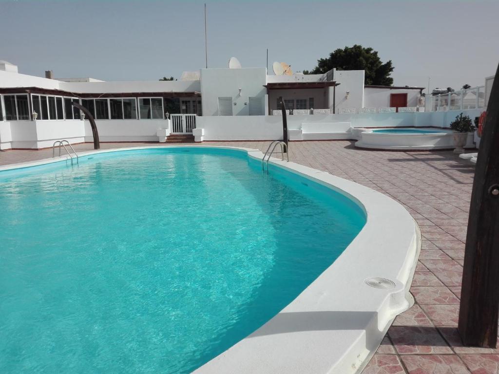 The swimming pool at or close to Bungalow Mariano 140