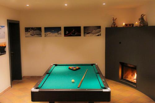 Biliár nebo kulečník v ubytování Ibex Lodge