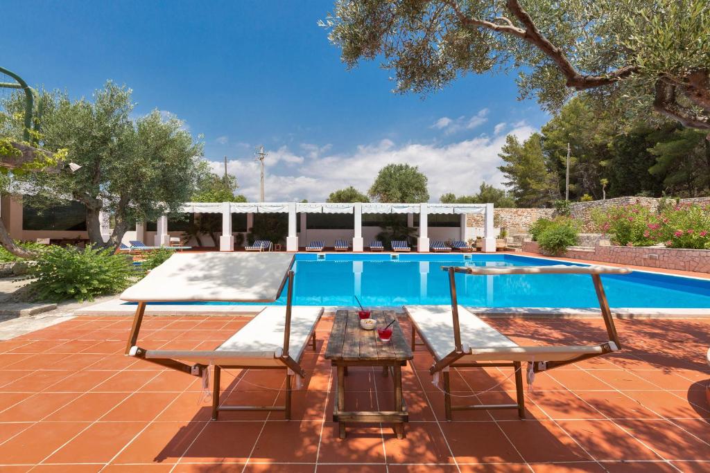Bazén v ubytování Masseria Colosso by BarbarHouse nebo v jeho okolí