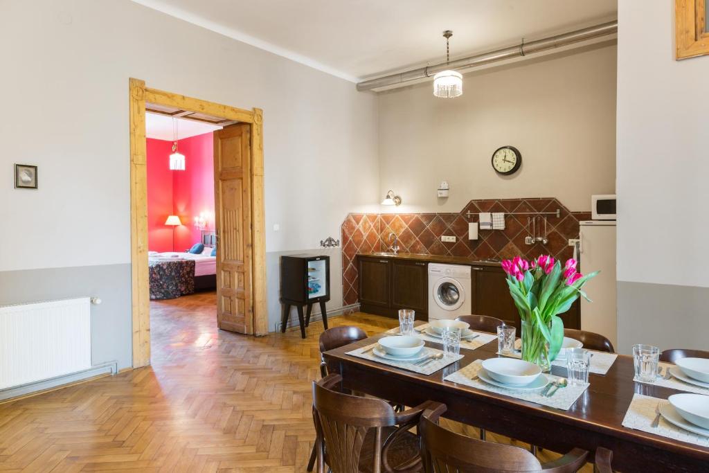 
Four-Bedroom Apartment (10 Adults)
