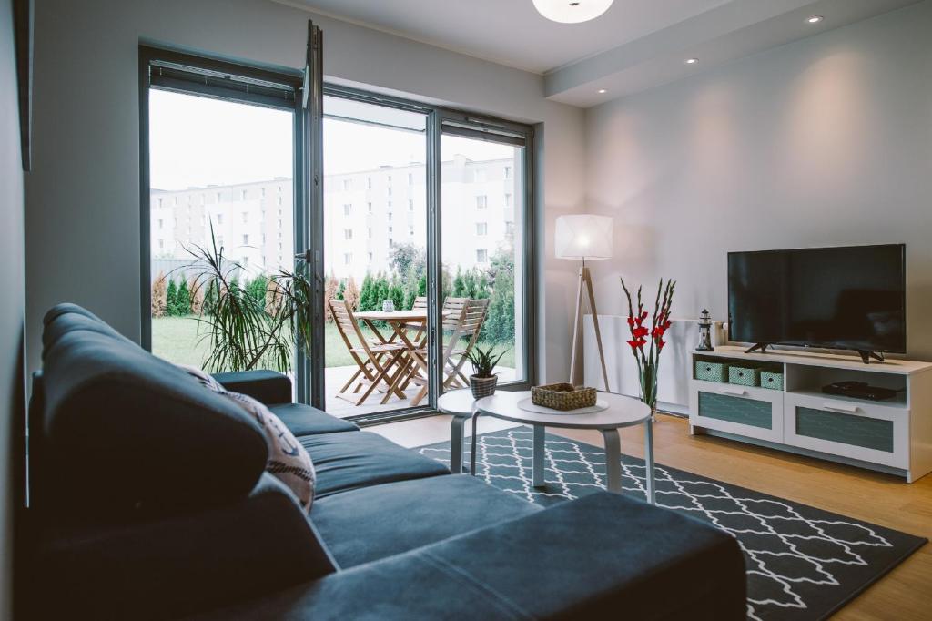 Televízia a/alebo spoločenská miestnosť v ubytovaní Apartamenty Rodzina nad morzem