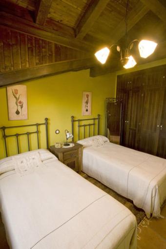 Postel nebo postele na pokoji v ubytování Casas Herrenales de Ulaca