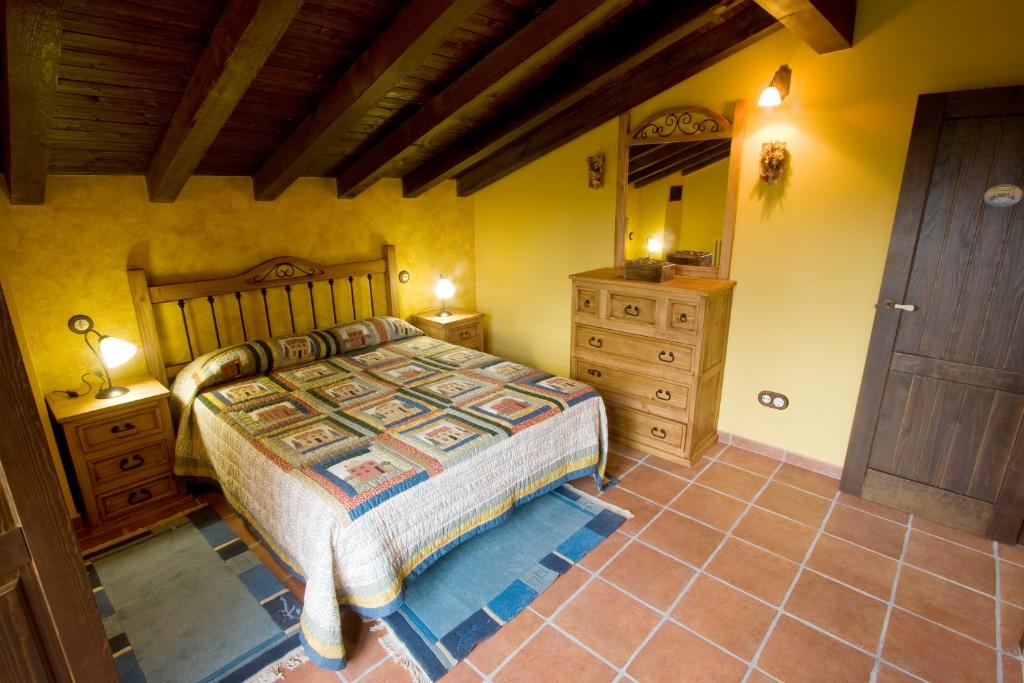 Postel nebo postele na pokoji v ubytování Casas Herrenales de Ulaca
