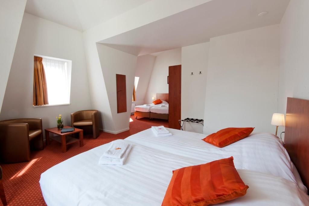 Ambassador City Centre Hotel - Comfort Family Room