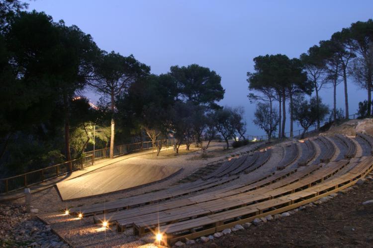 クプラ・マリッティマにあるCasa di pregio sul mareの未舗装路灯付大円形競技場