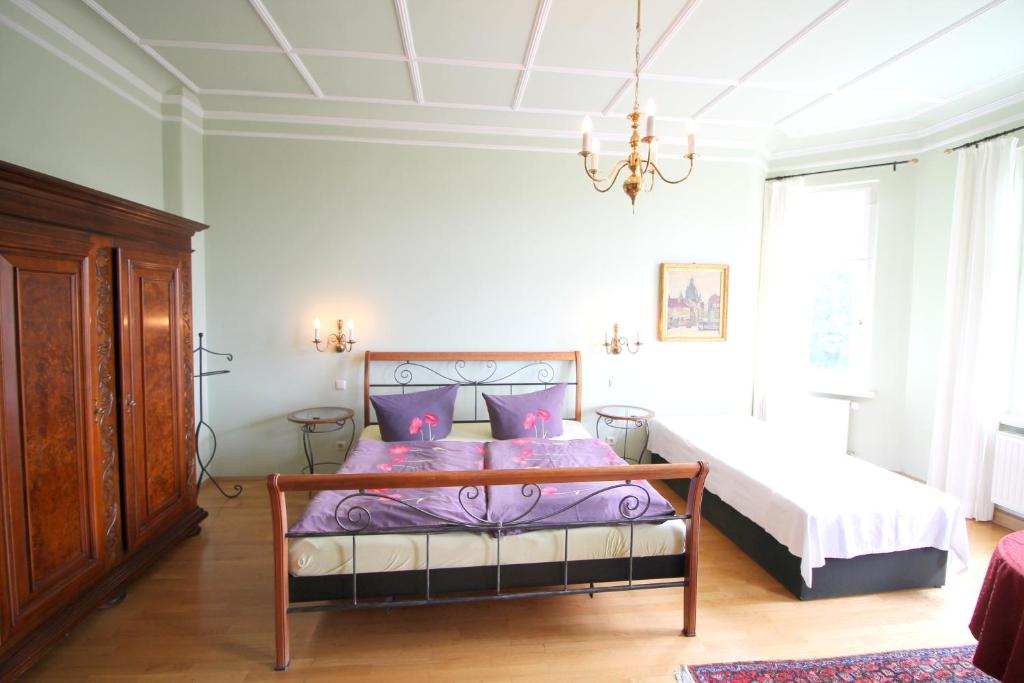 Postel nebo postele na pokoji v ubytování Hotel-Appartement-Villa Ulenburg