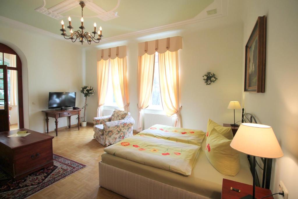 TV a/nebo společenská místnost v ubytování Hotel-Appartement-Villa Ulenburg