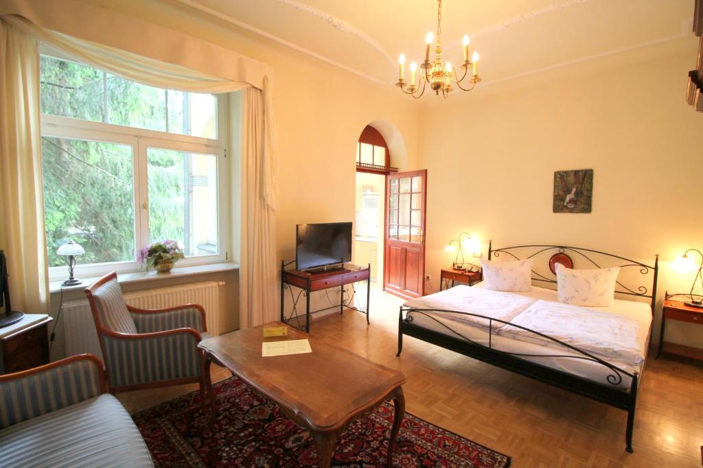 ホテル - アパートメント - ヴィラ ウーレンブルクにあるベッド
