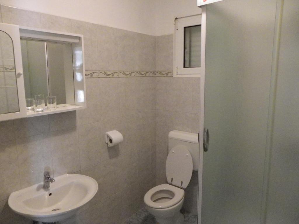A bathroom at B&B Maestral Rab