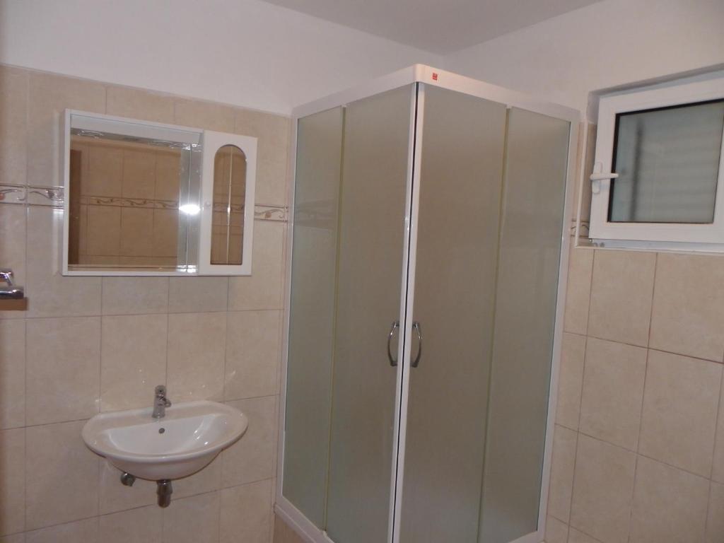 A bathroom at B&B Maestral Rab