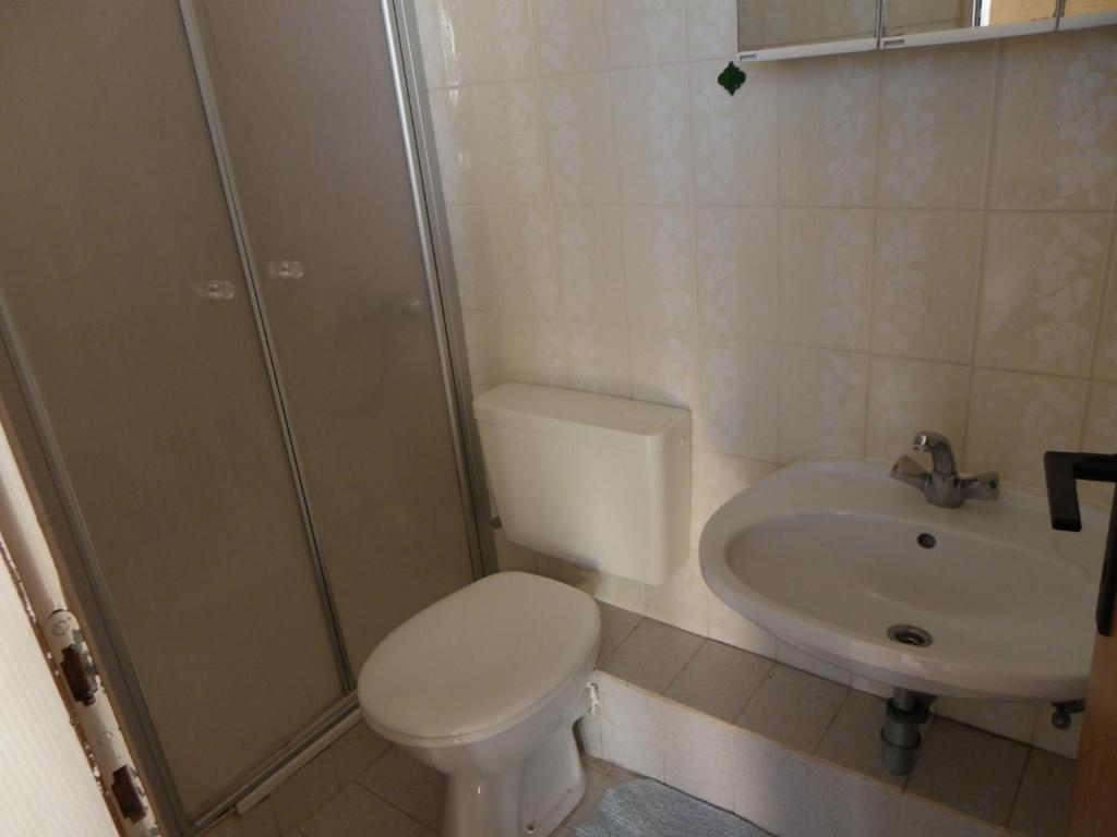 A bathroom at B&B Maestral Rab