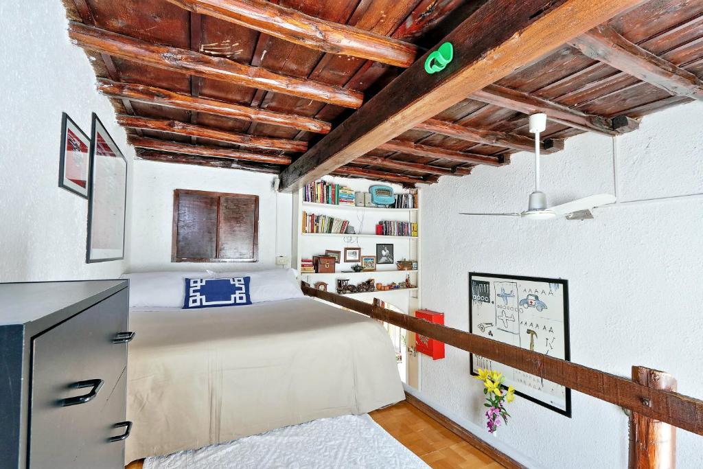 A bed or beds in a room at Pretty Flat Trastevere