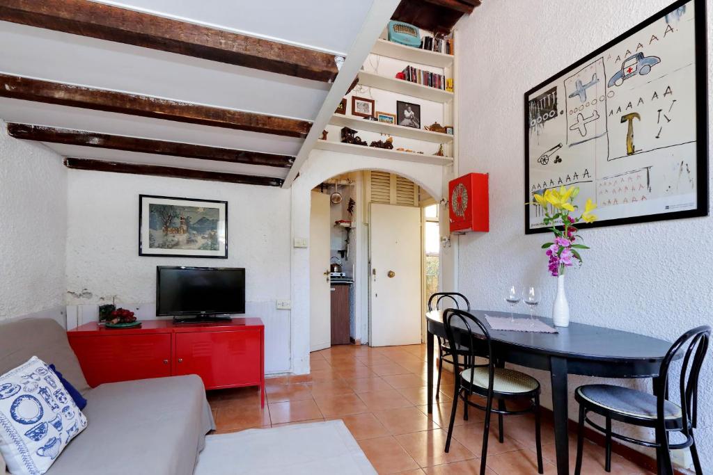 A seating area at Pretty Flat Trastevere