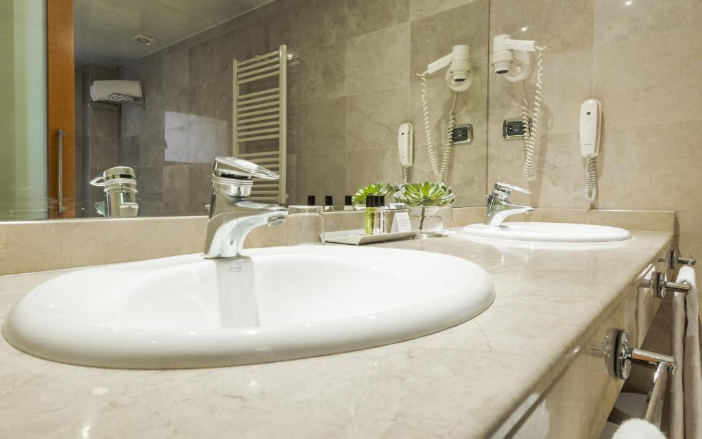 Aparthotel Mariano Cubi Barcelona - Resim 38