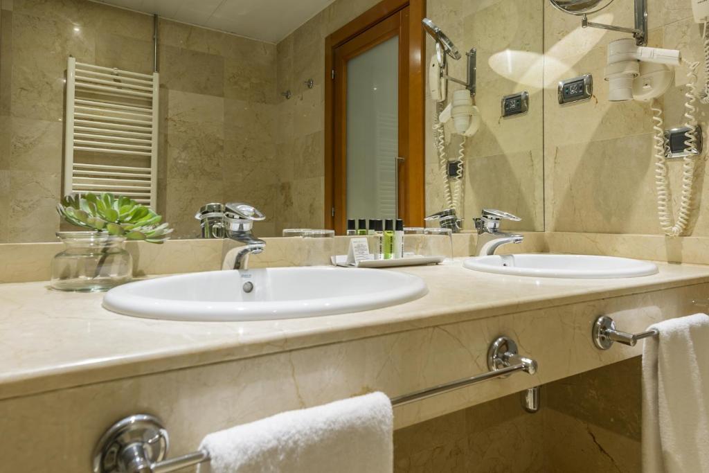 Aparthotel Mariano Cubi Barcelona - Resim 35