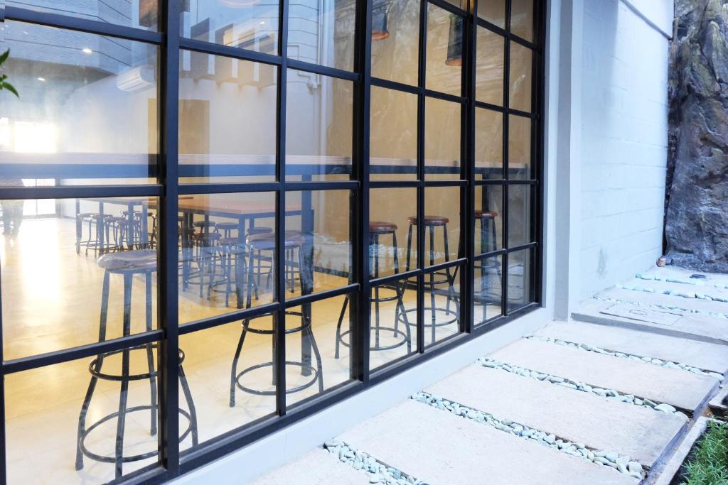 Balkón nebo terasa v ubytování Livinn Hostels Gubeng Station Surabaya