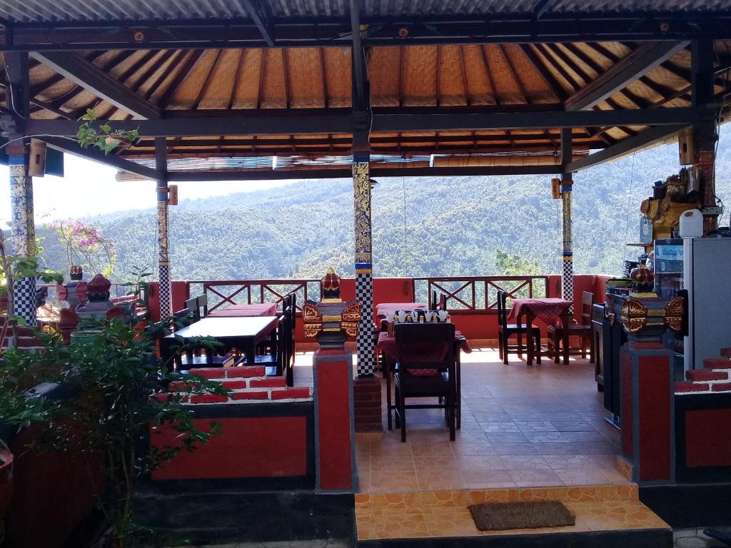 a restaurant with a view of the mountains at Jojo's Warung & Homestay in Munduk