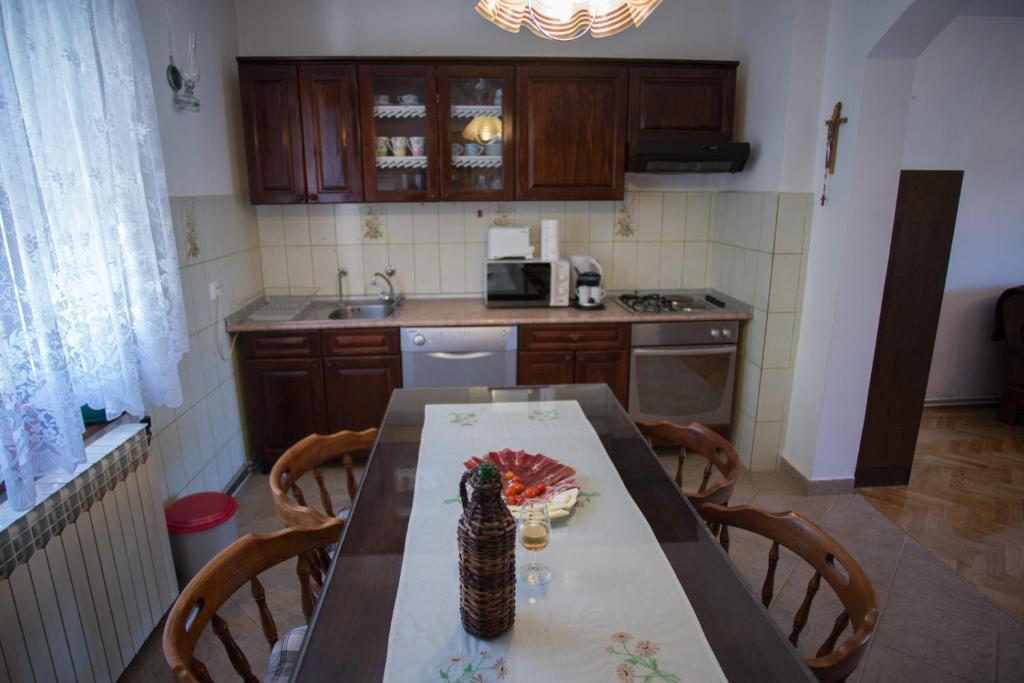 Kuchyň nebo kuchyňský kout v ubytování Apartment Bibo