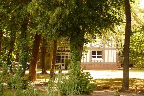 Photo de la galerie de l'établissement Gîte Le Chat Chez Qui J'habite, à Saint-Aubin-sur-Mer
