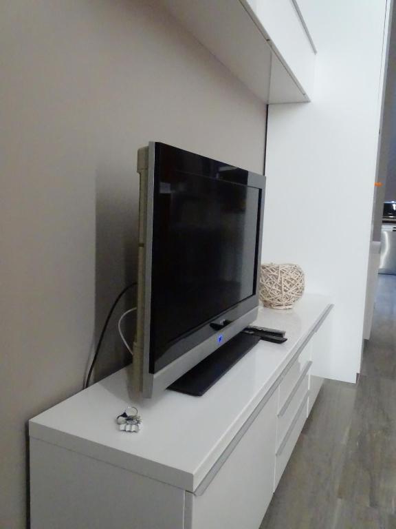 Televiisor ja/või meelelahutuskeskus majutusasutuses Suite 11