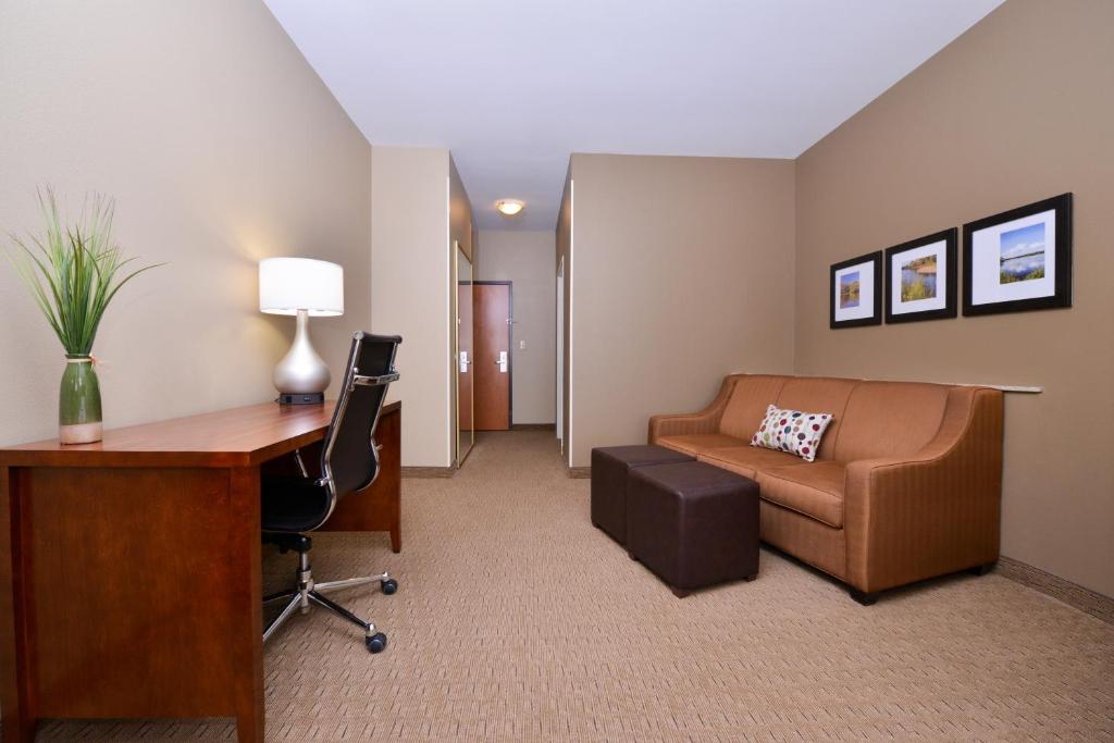 Comfort Suites - King Suite