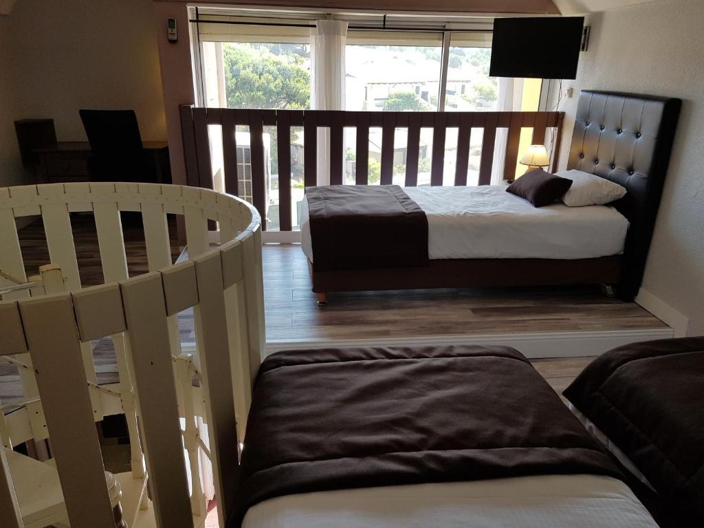 Postel nebo postele na pokoji v ubytování Hôtel Port Beach