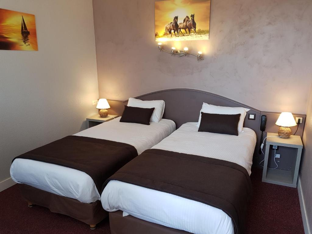 Postel nebo postele na pokoji v ubytování Hôtel Port Beach