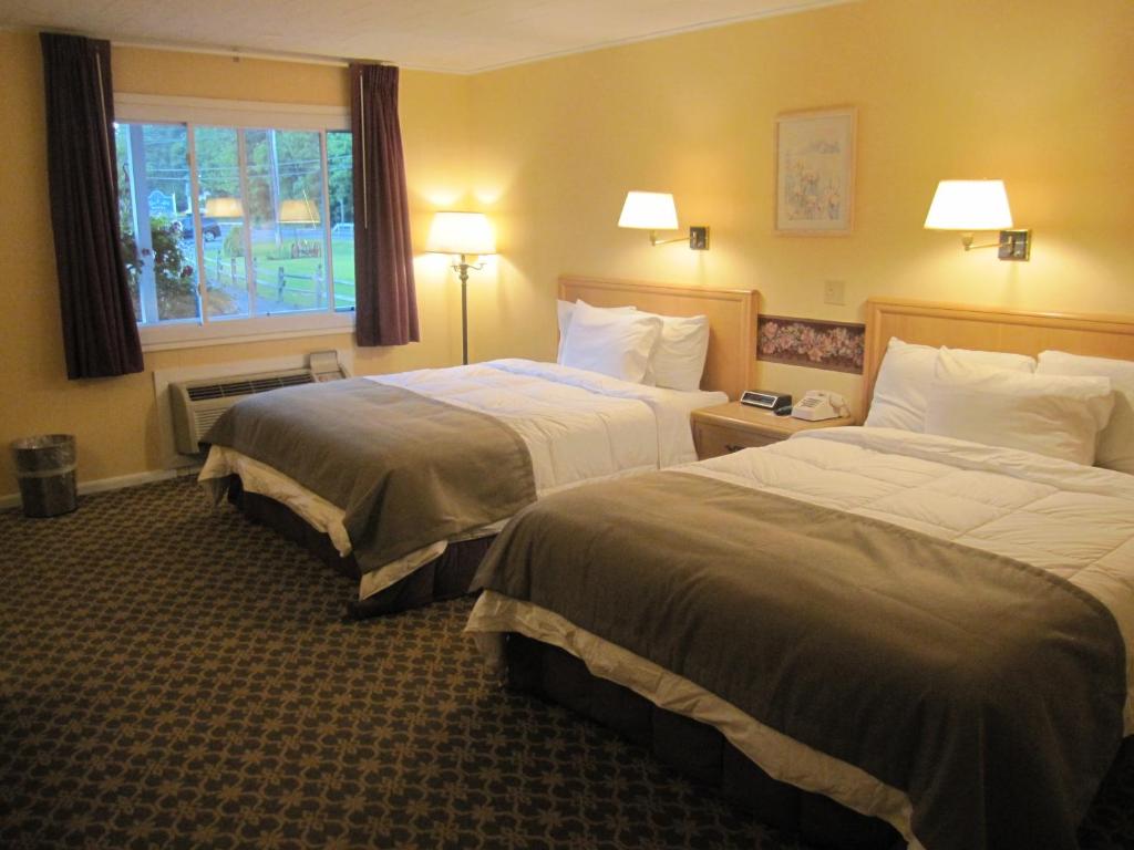 Postel nebo postele na pokoji v ubytování Lyn Aire Motel - Lake George