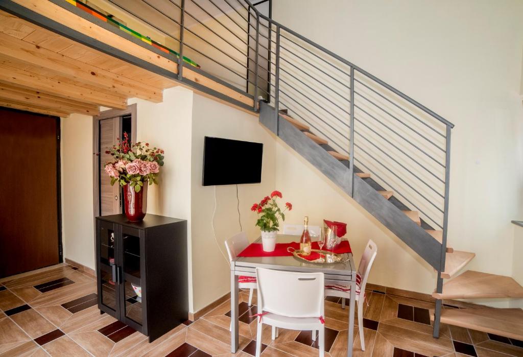 TV a/nebo společenská místnost v ubytování B&B Borgo Marinella