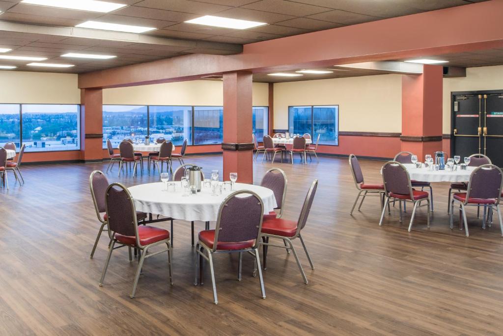 Restaurace v ubytování Ramada by Wyndham Downtown Spokane
