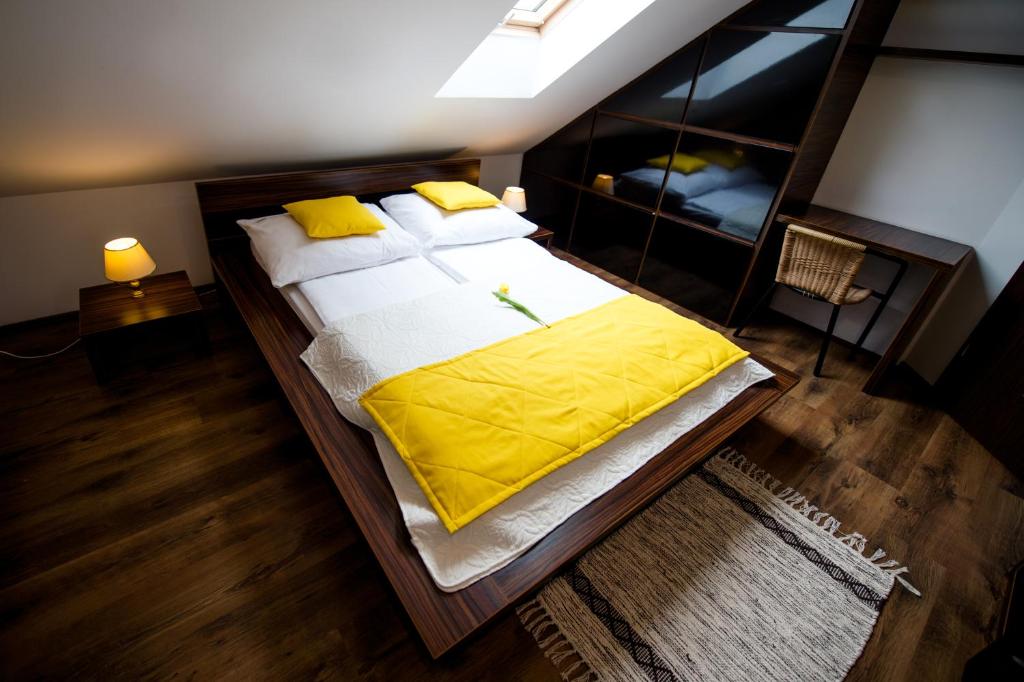 Apartamenty Królewska Kwatera - One-Bedroom Apartment (1)