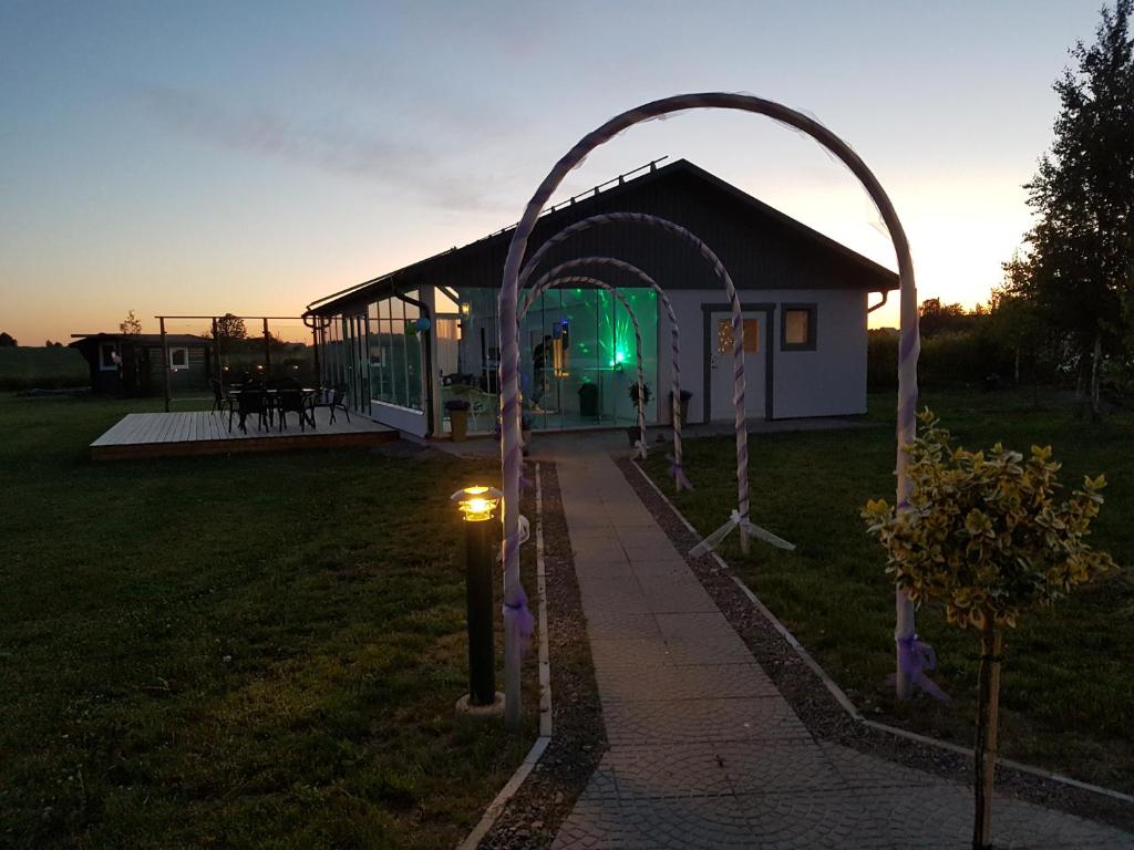 Východ nebo západ slunce při pohledu z penzionu nebo okolí